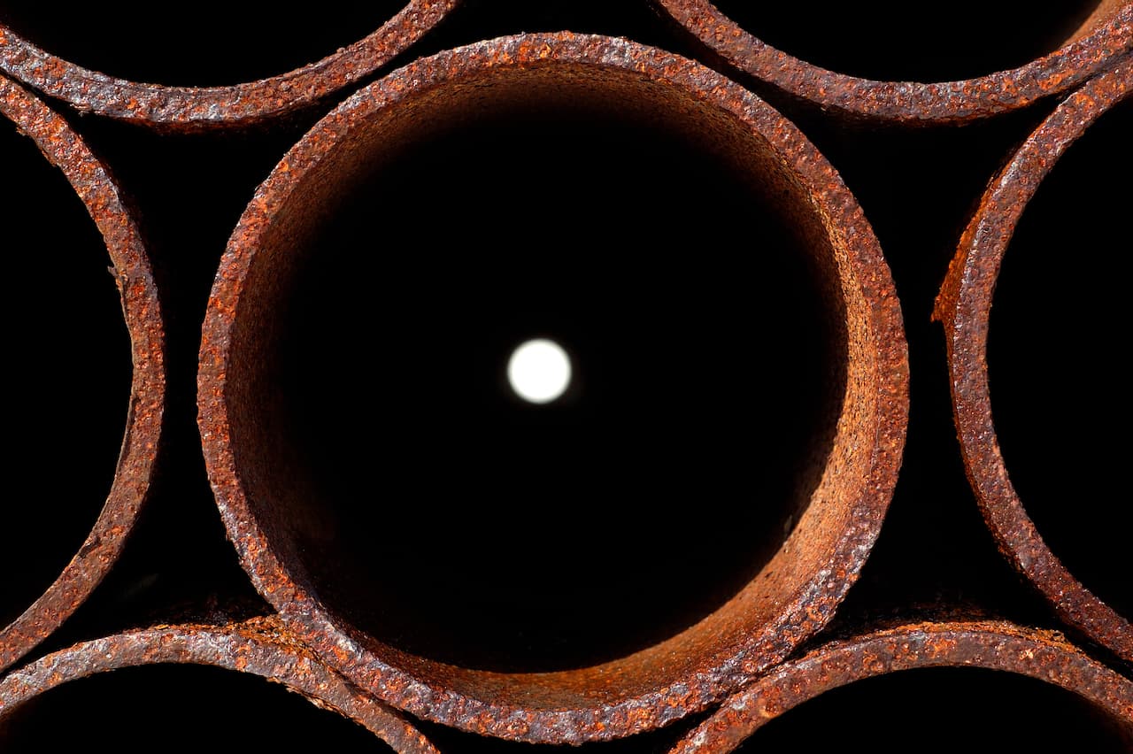 Interior de una tubería de acero recuperada de MMTubería